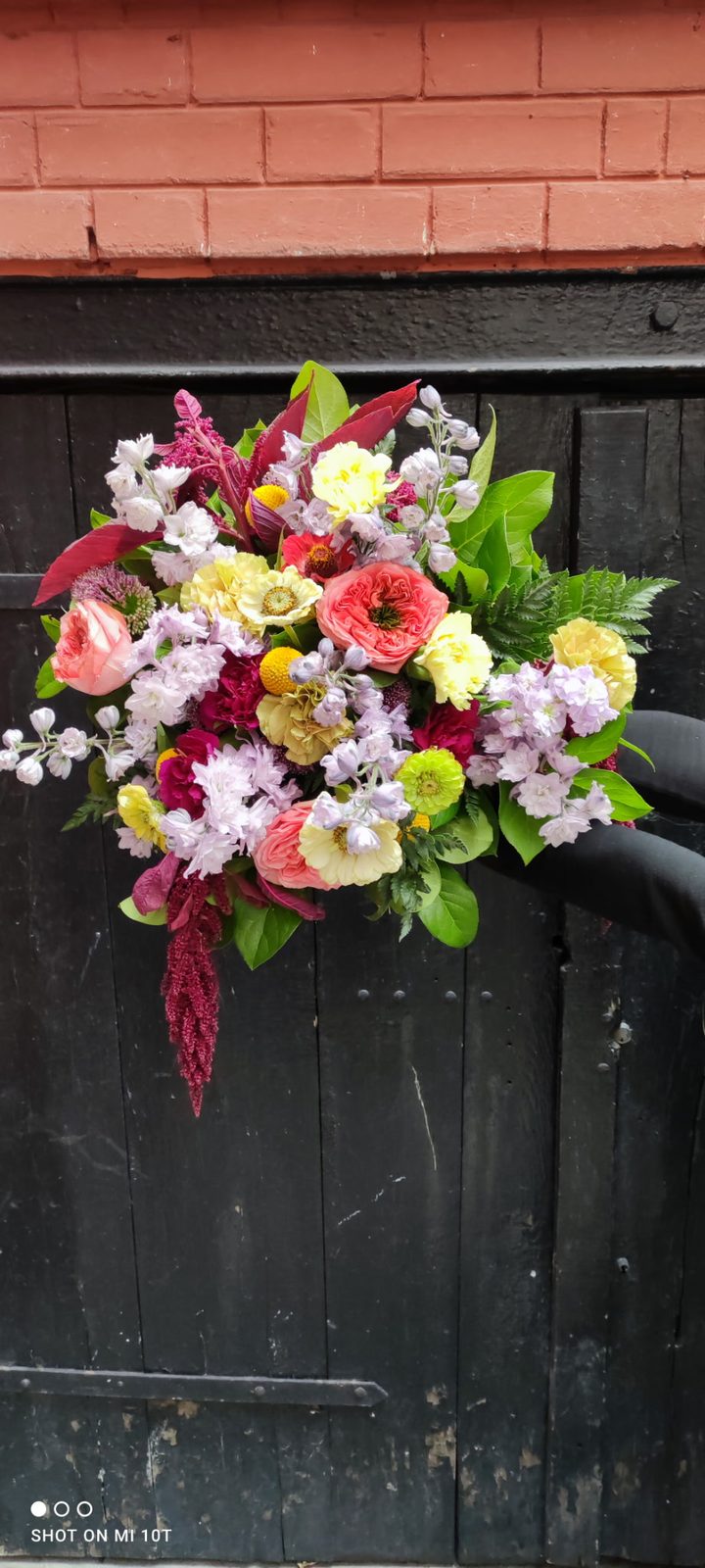 Couronne de fleurs colorées